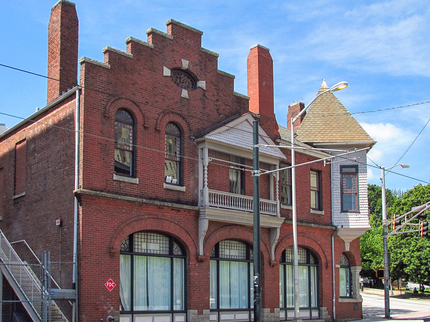 Looking at 125 Edgewood Avenue from the northeast