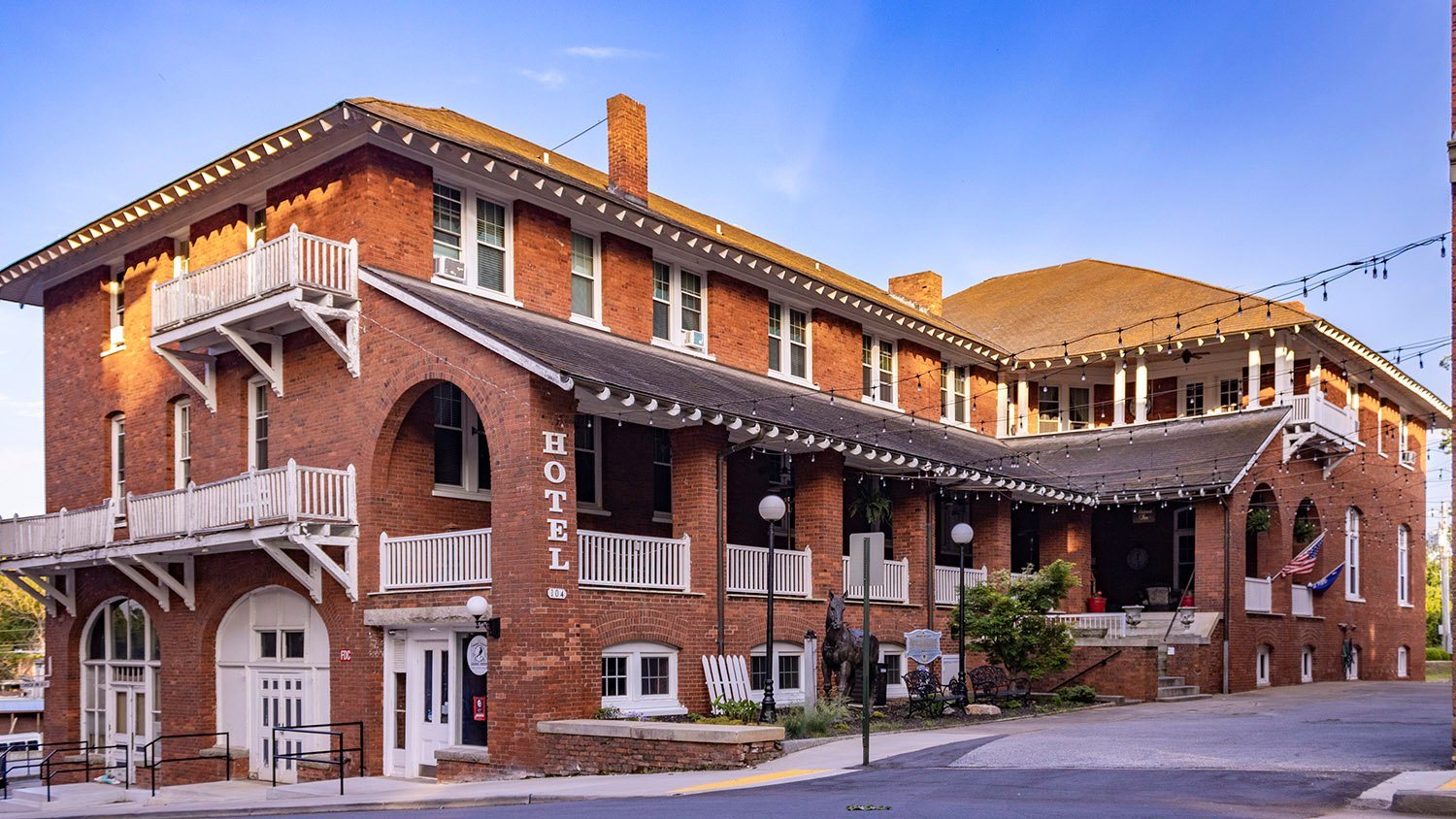 G.L. Norrman. Eureka Hotel (1903). Abbeville, South Carolina. 