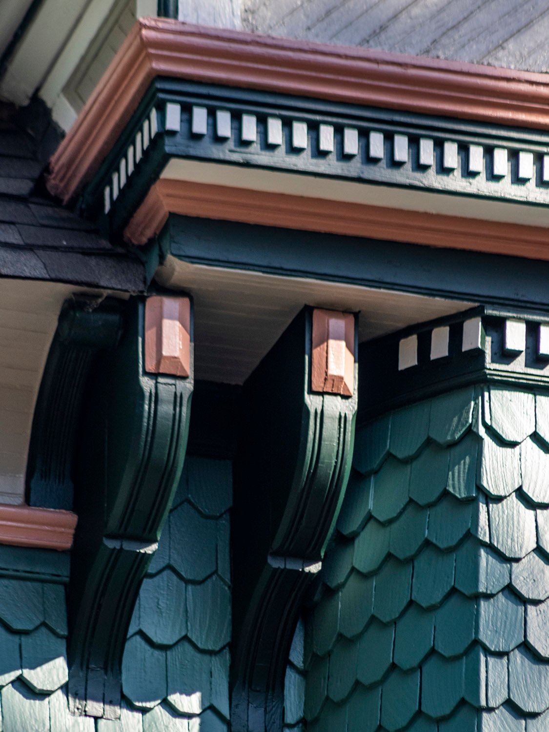 Decorative brackets on the M.A. Hale Residence