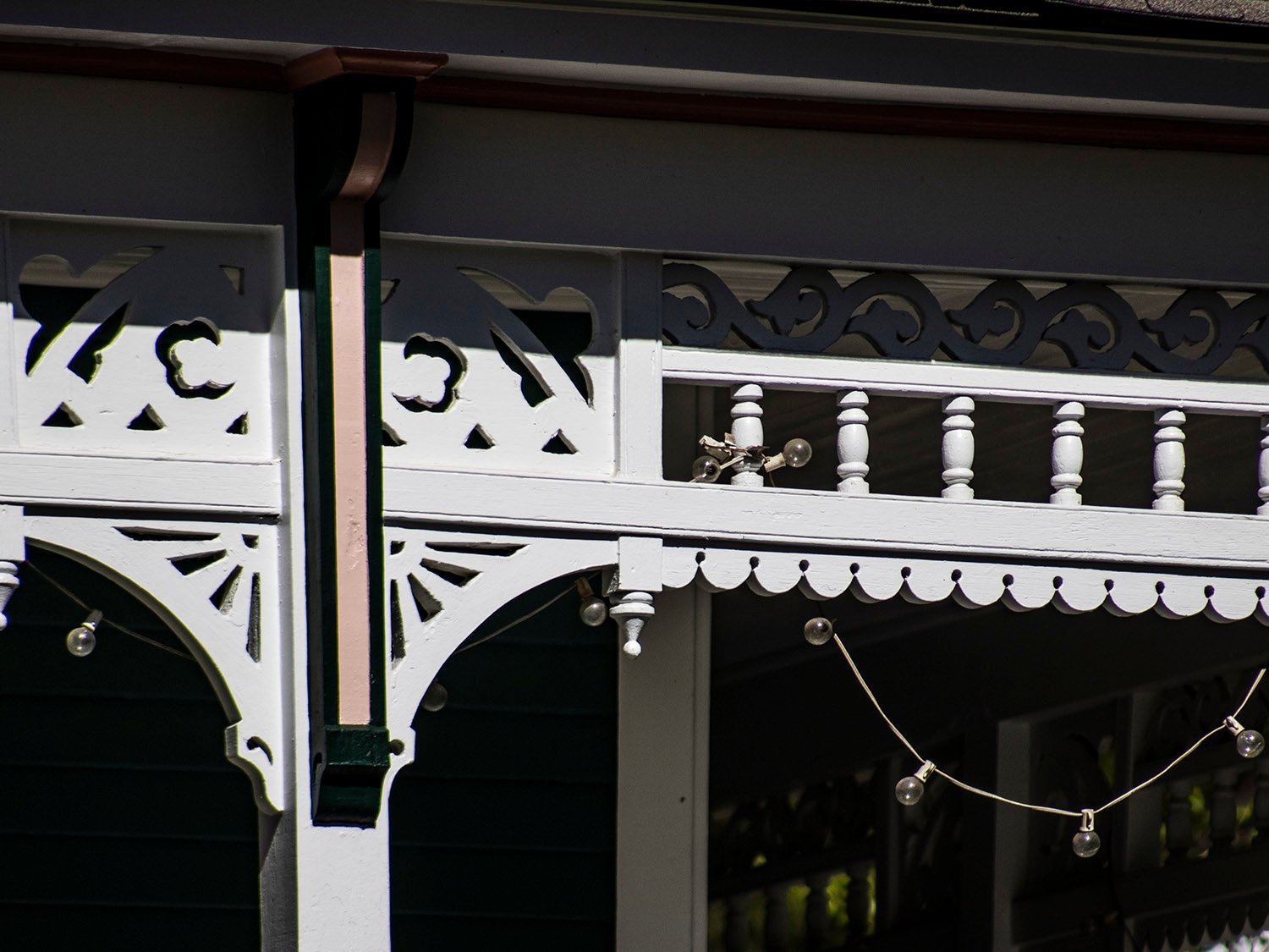 Porch post and ornamentation on the M.A. Hale Residence