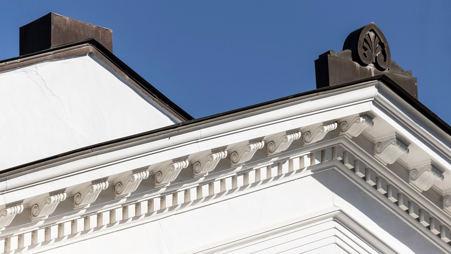 Eaves, cornice, and acroteria on the facade of First Methodist Church, Opelika, Alabama