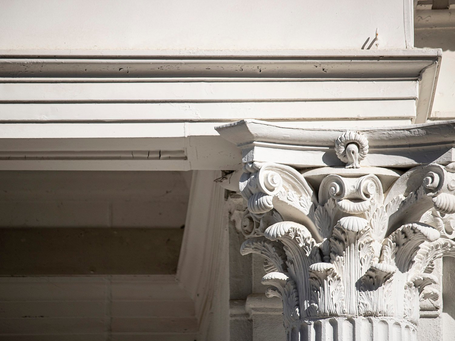 Corinthian capital on First Methodist Church, Opelika, Alabama