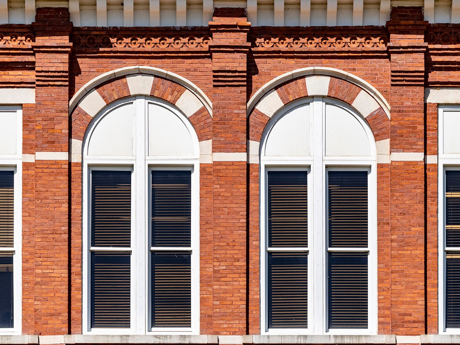 Second-floor windows on the facade of Samford Hall, Auburn, Alabama