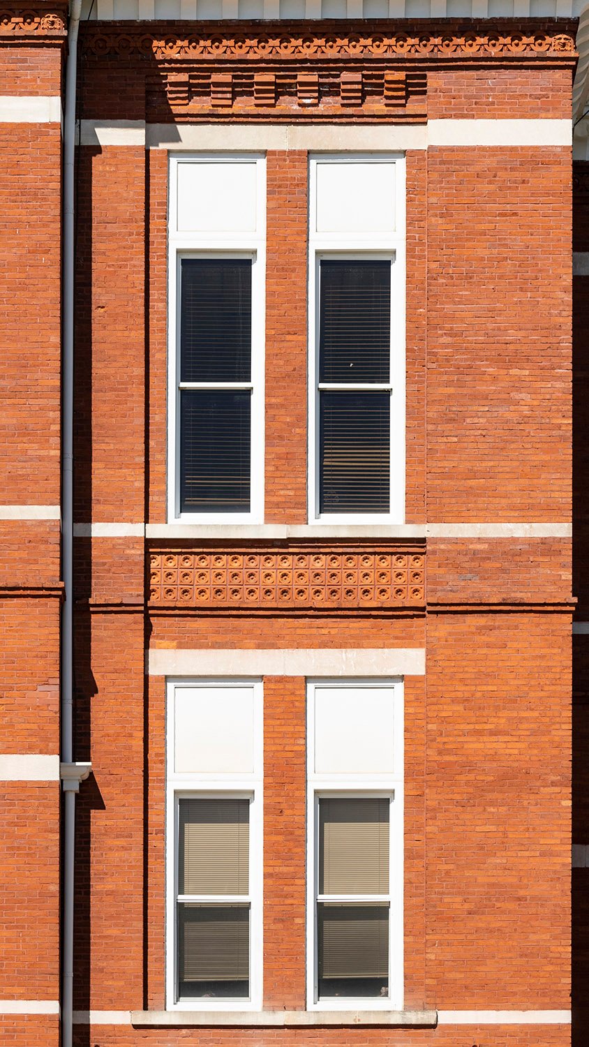 Second- and third-floor windows with spandrel on the facade of Samford Hall, Auburn, Alabama