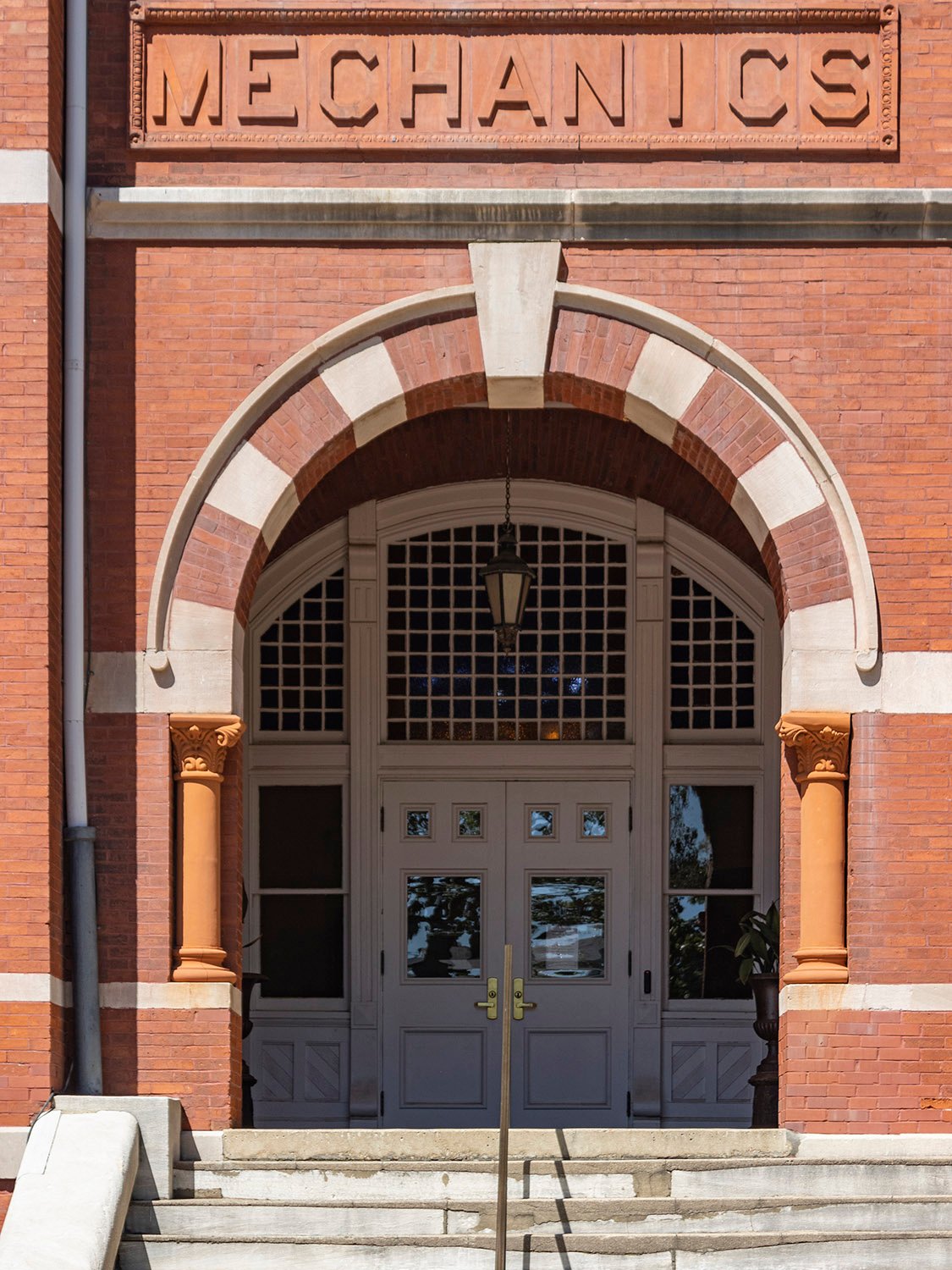 Southeast entrance of Samford Hall, Auburn, Alabama