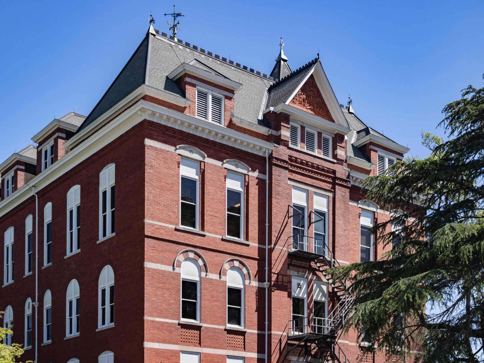 Looking at the south elevation of Samford Hall from the southwest