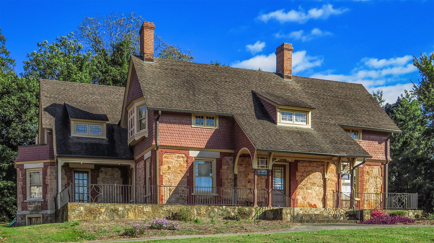 L.B. Wheeler. Crowan Cottage (1886). Anniston, Alabama.