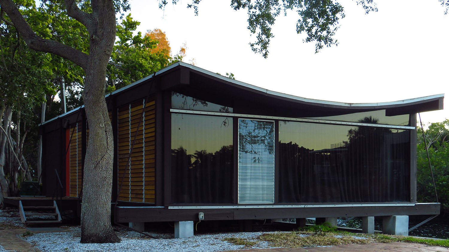 Twichell & Rudolph. Healy Guest House, "Cocoon House" (1948). Siesta Key, Florida.
