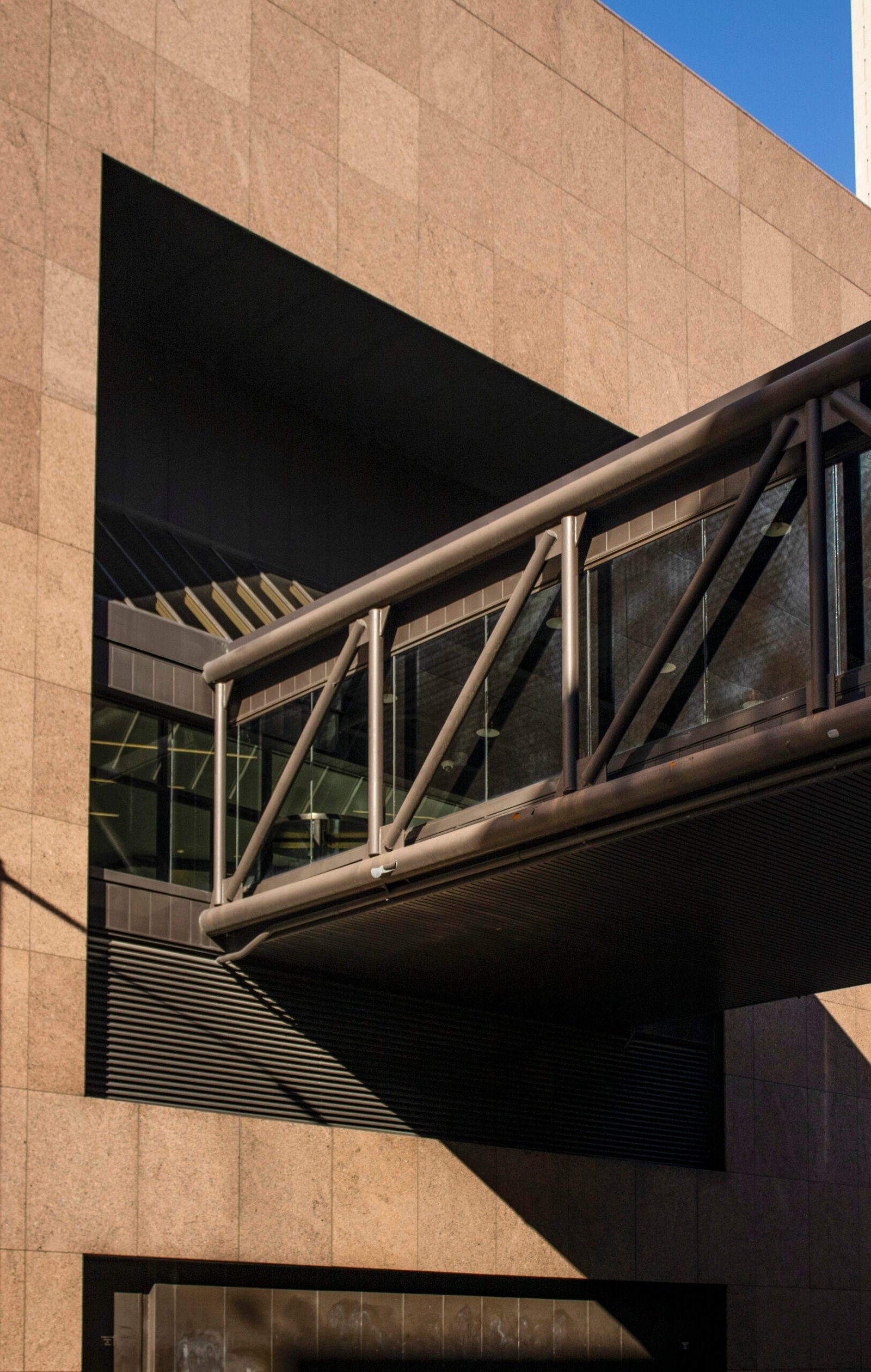 Skybridge to Georgia-Pacific Tower over Peachtree Center Avenue NE 
