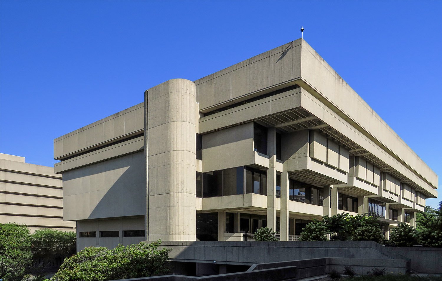 Eduardo Catalano with Peter C. Sugar and McMinn, Norfleet & Wicker. Greensboro-Guilford County Government Center (1969-1972). Greensboro, North Carolina.
