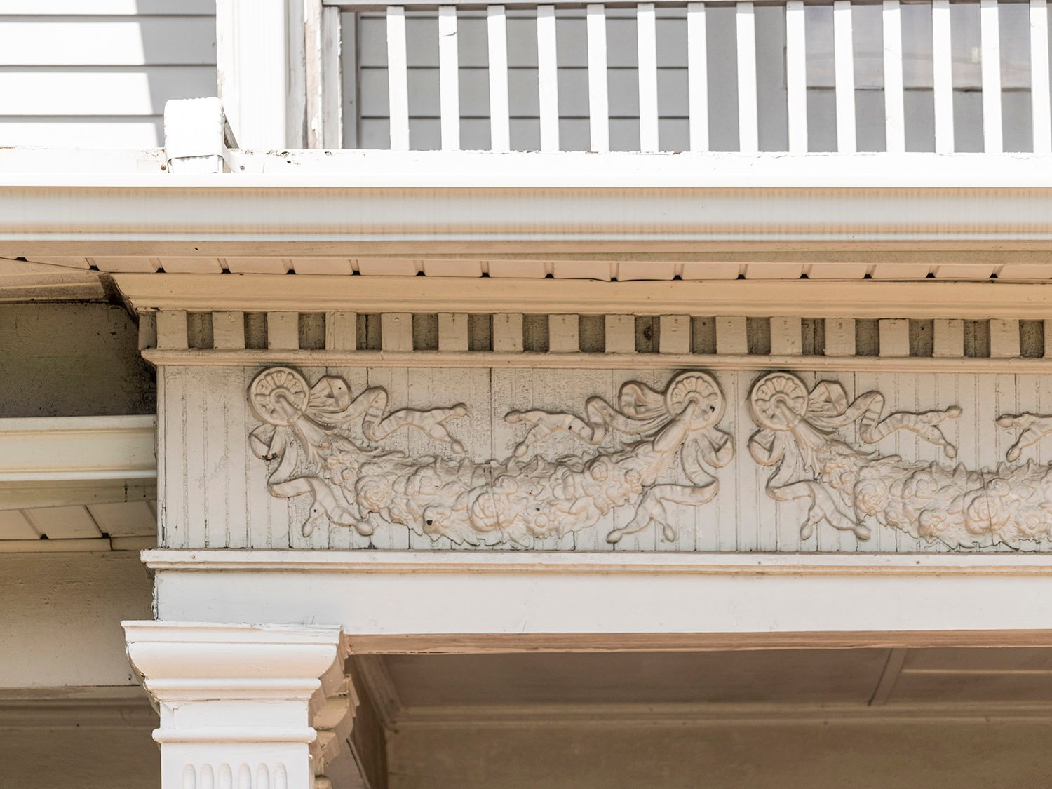 Decorative frieze on the W.T. Roberts Residence