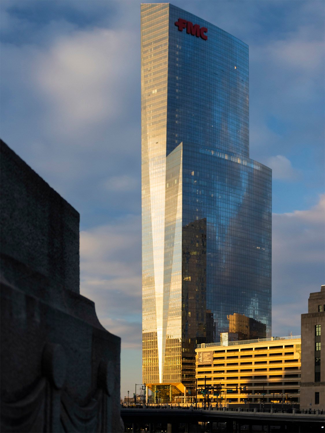 Pelli Clarke & Partners with BLT Architects. FMC Tower (2016). Philadelphia.