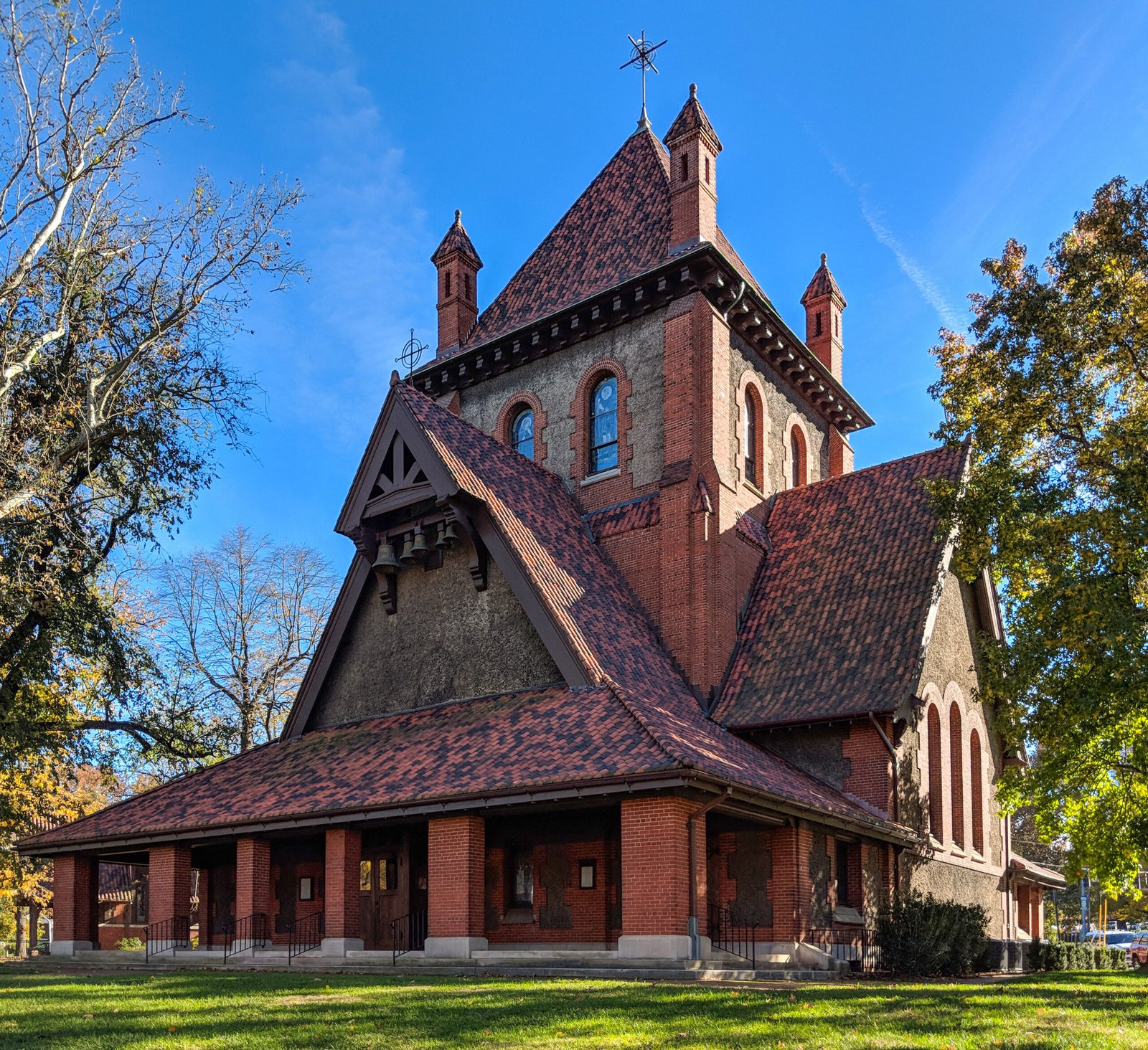 Richard Morris Hunt. The Cathedral of All Souls (1896). Biltmore Village, Asheville, North Carolina.