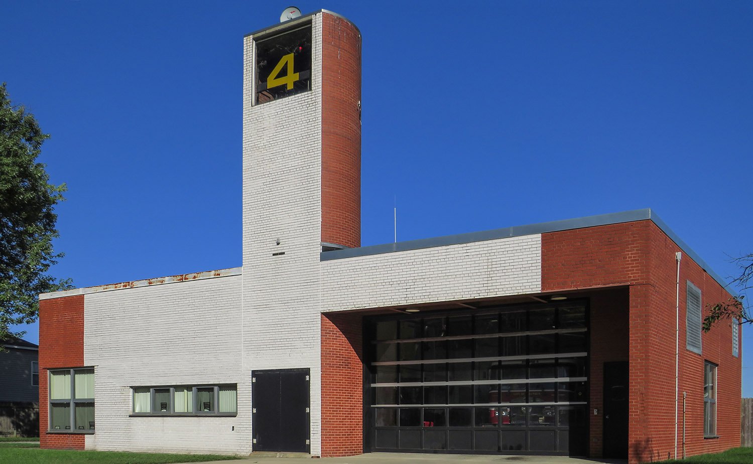 Robert Venturi of Venturi & Rauch. Fire Station Number 4 (1968). Columbus, Indiana.