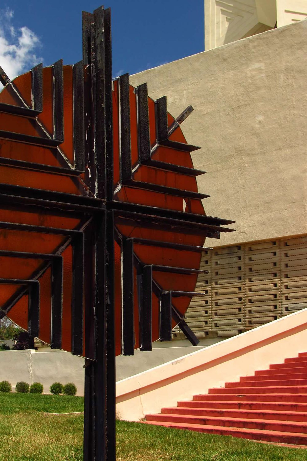Frank Lloyd Wright. Annie Pfeiffer Chapel (1941) at Florida Southern College. Lakeland, Florida.