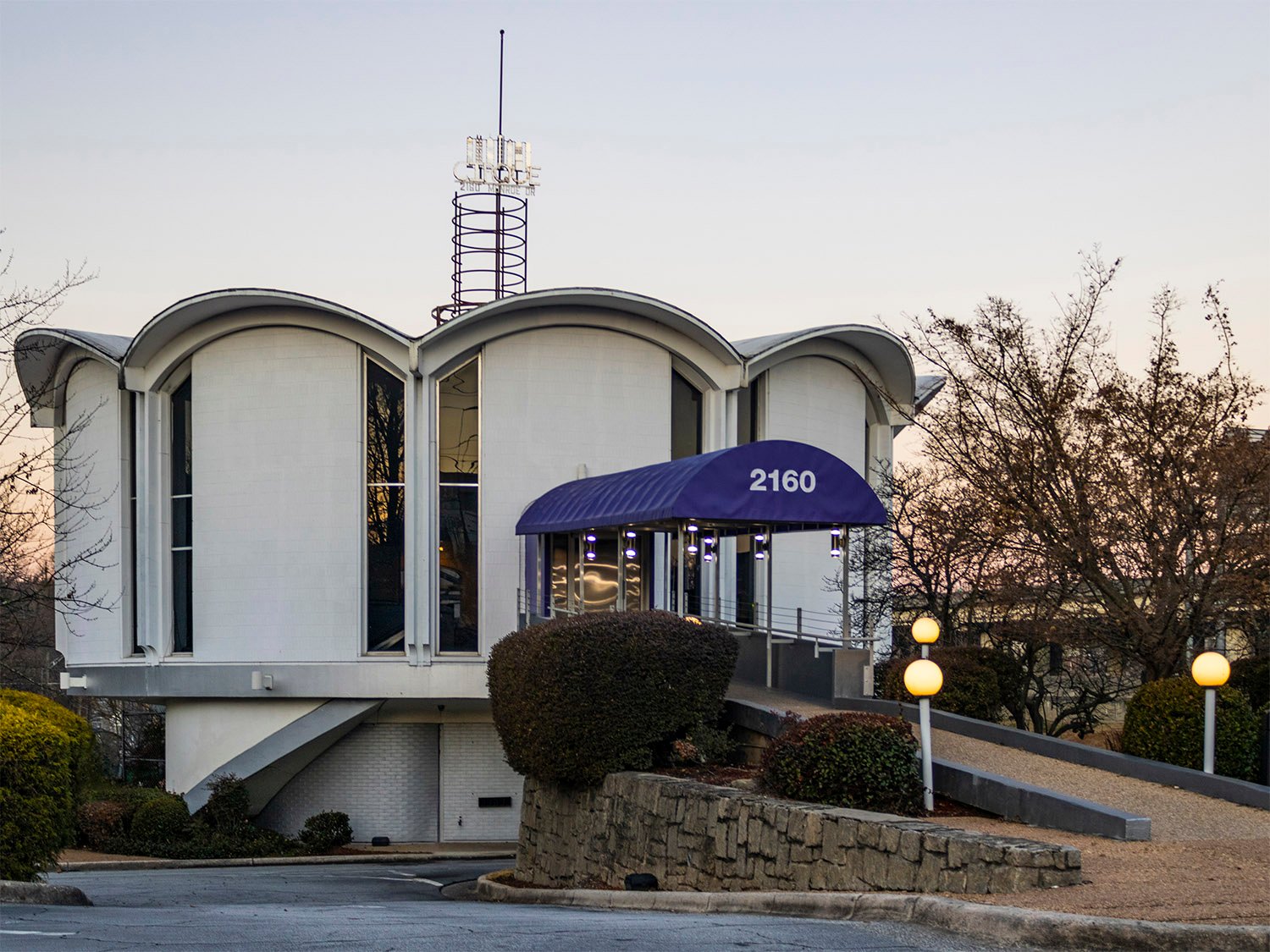 Henri Jova of Abreu & Robinson. Trust Company of Georgia Northeast Freeway Office (1962). Atlanta. 