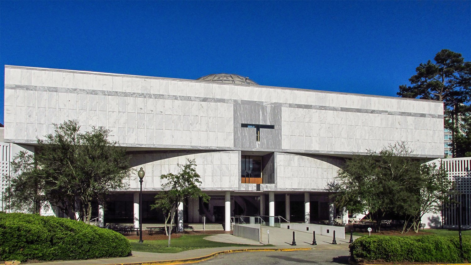 John Portman and Associates. R. Howard Dobbs University Center (1987, demolished 2017). Emory University, Atlanta.