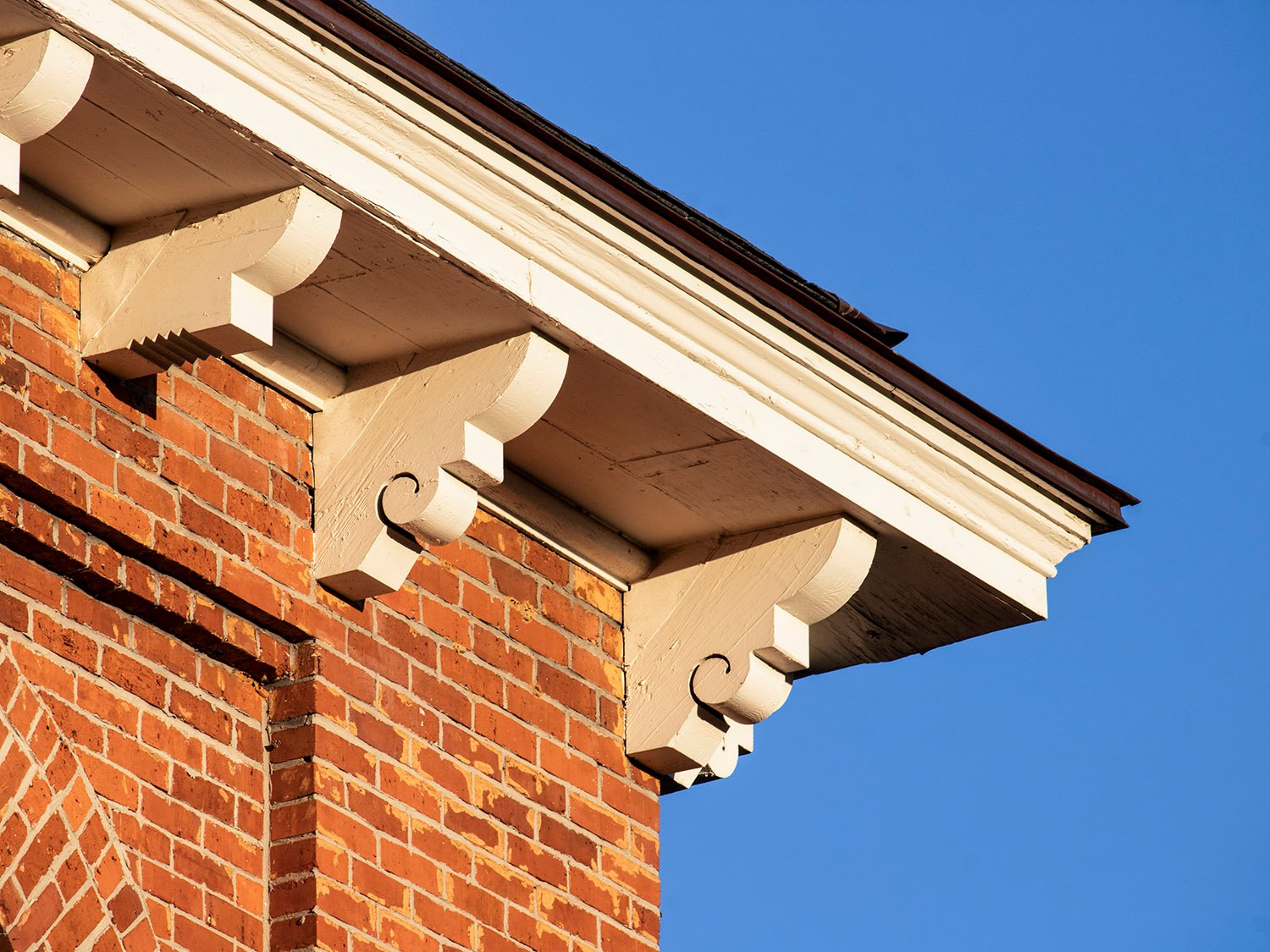 Cornice and eaves on the Gwinnett County Courthouse, Lawrenceville, Georgia