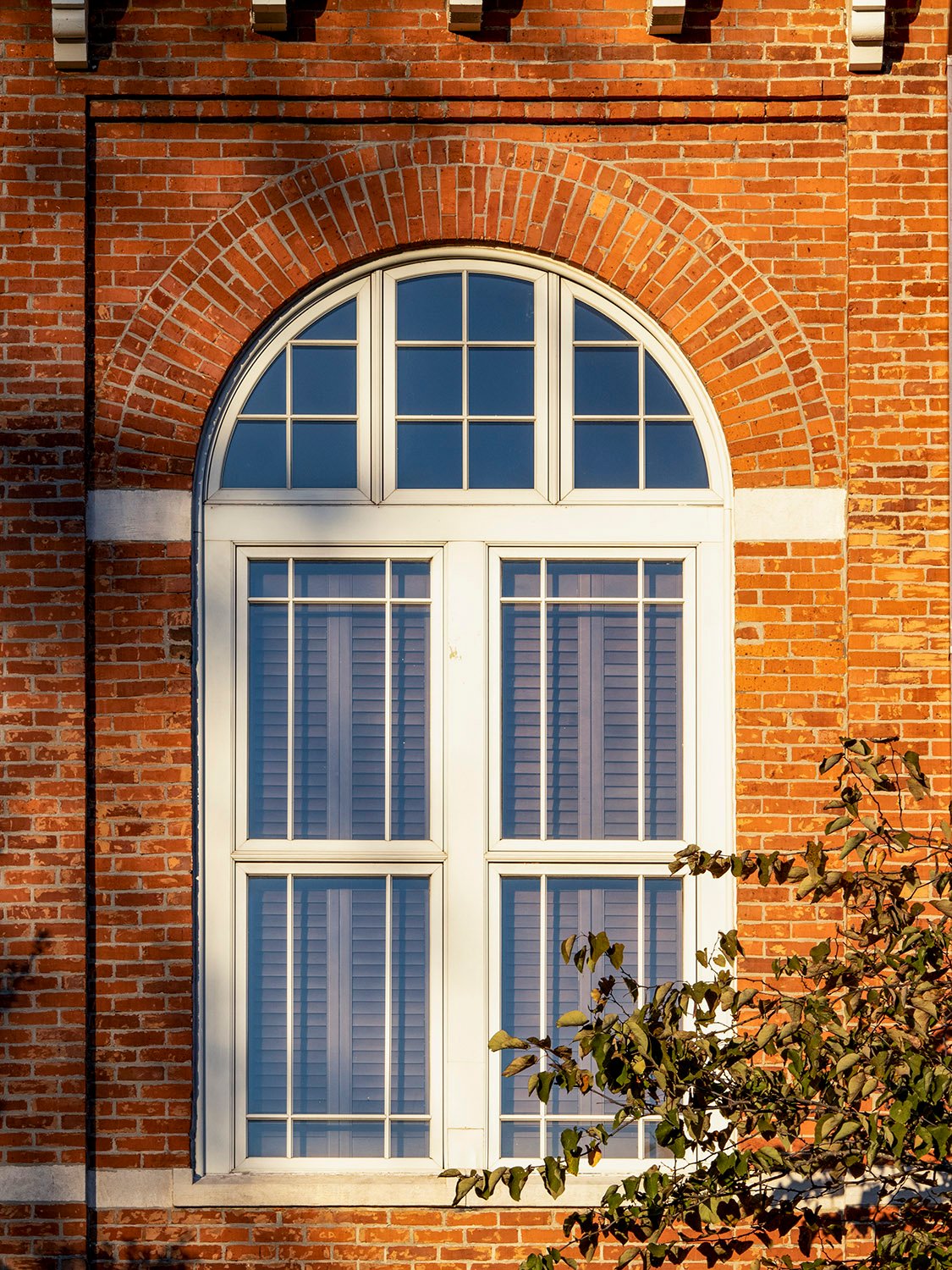 First-floor window on the facade of the Gwinnett County Courthouse, Lawrenceville, Georgia