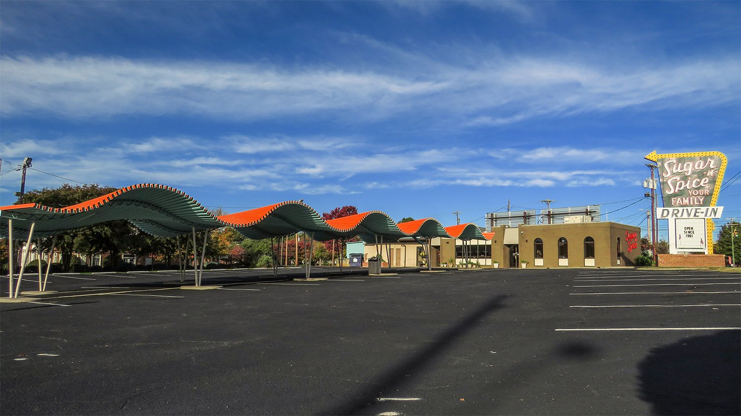 Googie-style canopy at Sugar 'n' Spice
