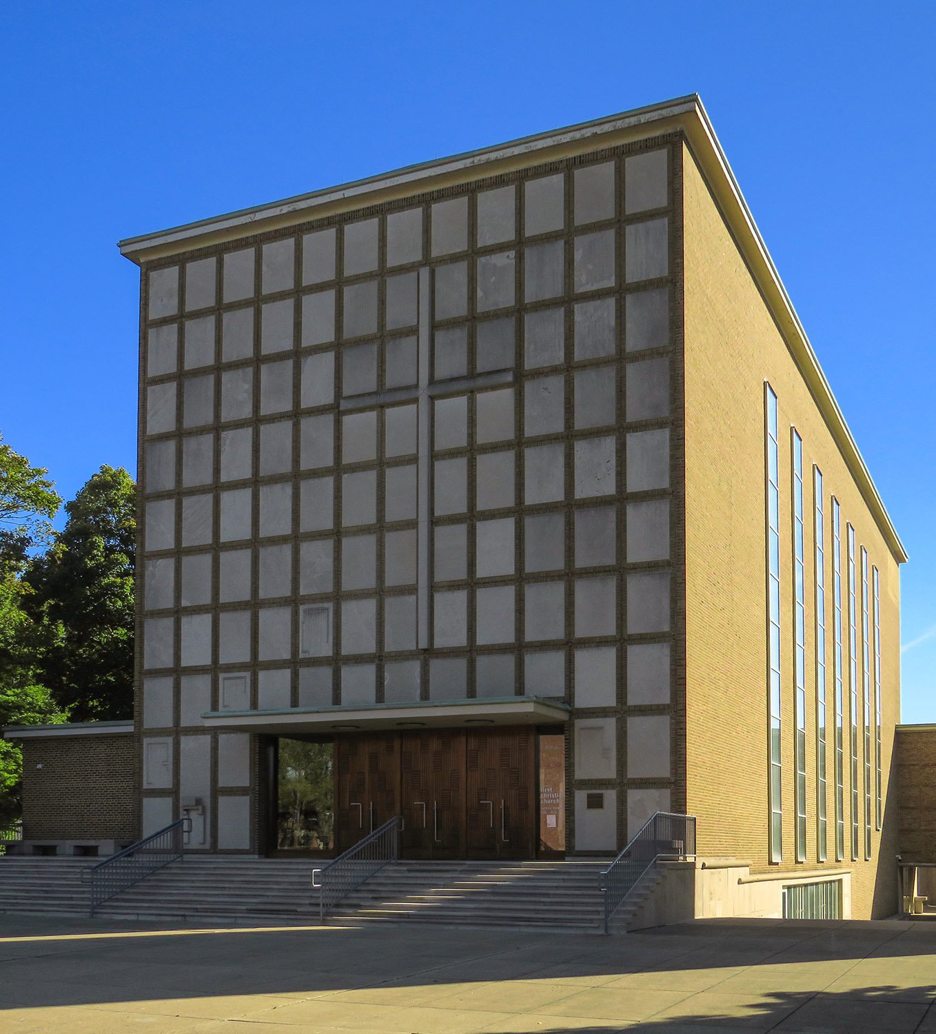 Looking at the sanctuary of First Christian Church, Columbus, Indiana