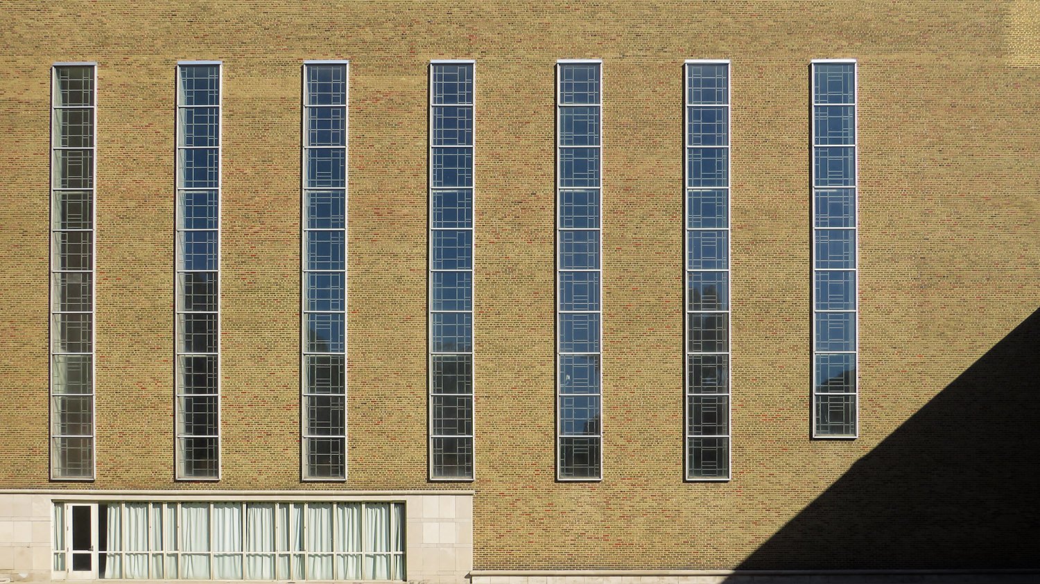 Sanctuary windows on the west elevation of First Christian Church, Columbus, Indiana