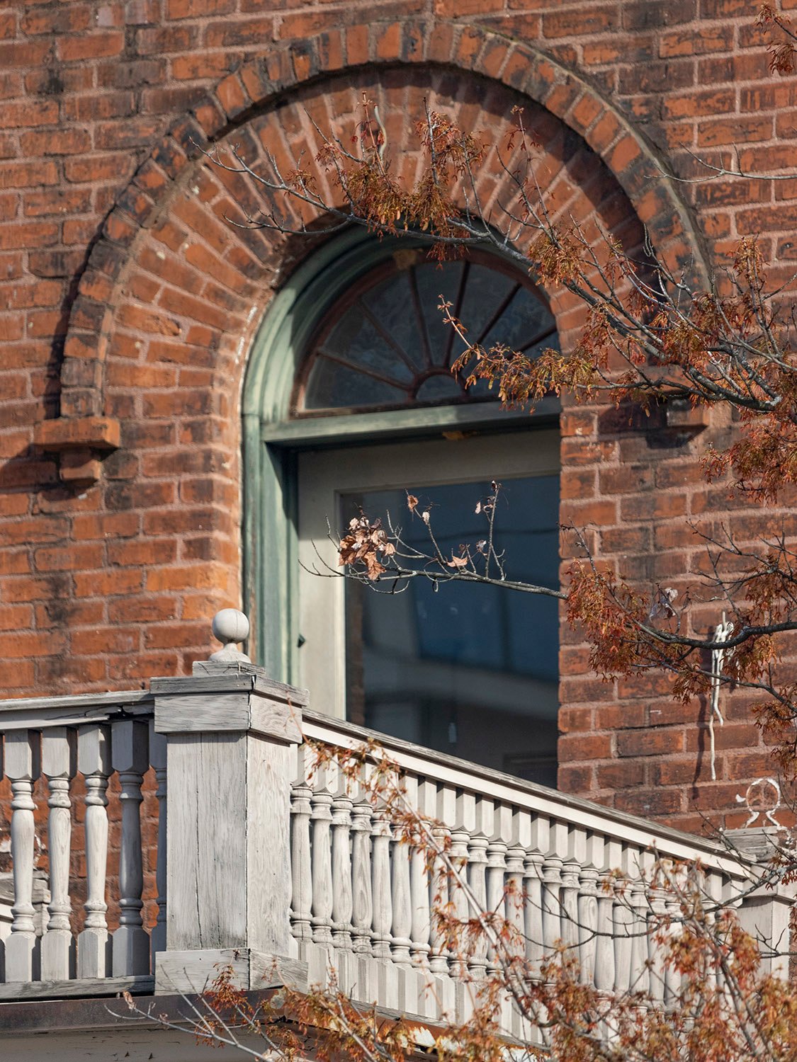 Looking toward the second-floor porch and door on the west elevation of 125 Edgewood Avenue, Atlanta