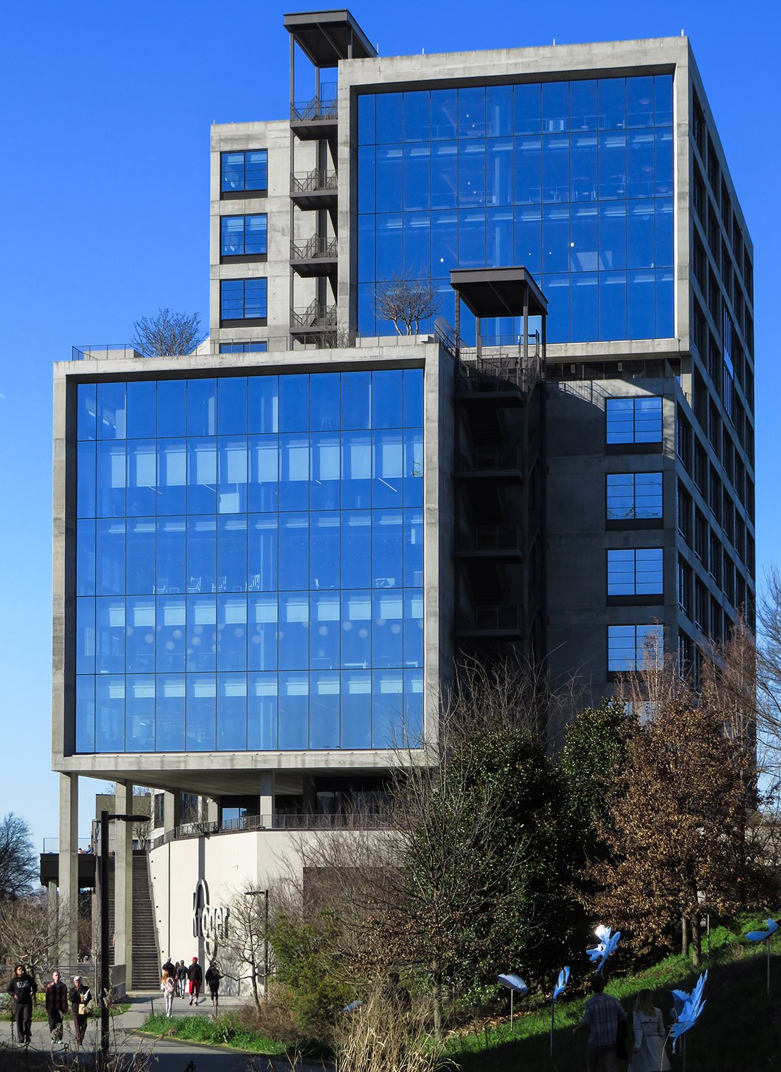 Looking at the south facade of 725 Ponce