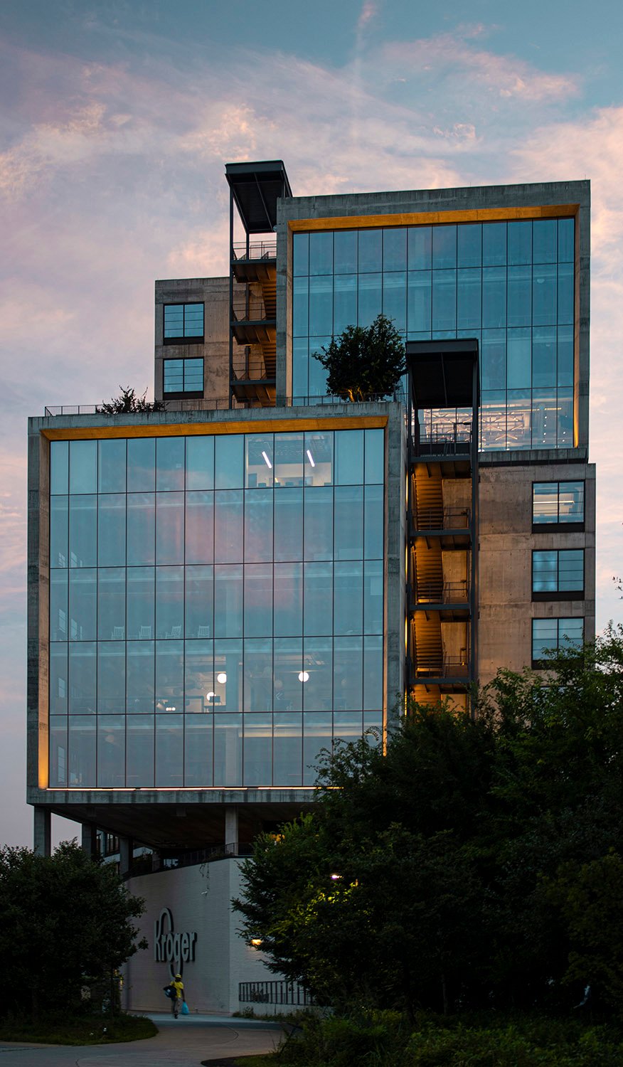 Looking at the south facade of 725 Ponce