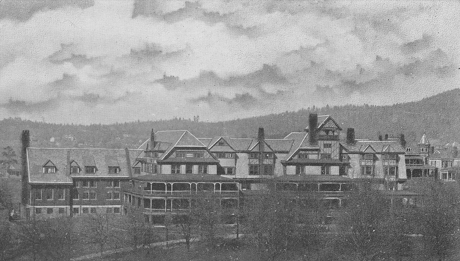 George T. Pearson. Anniston Inn (1885-January 3, 1923). Photograph from an undated postcard.