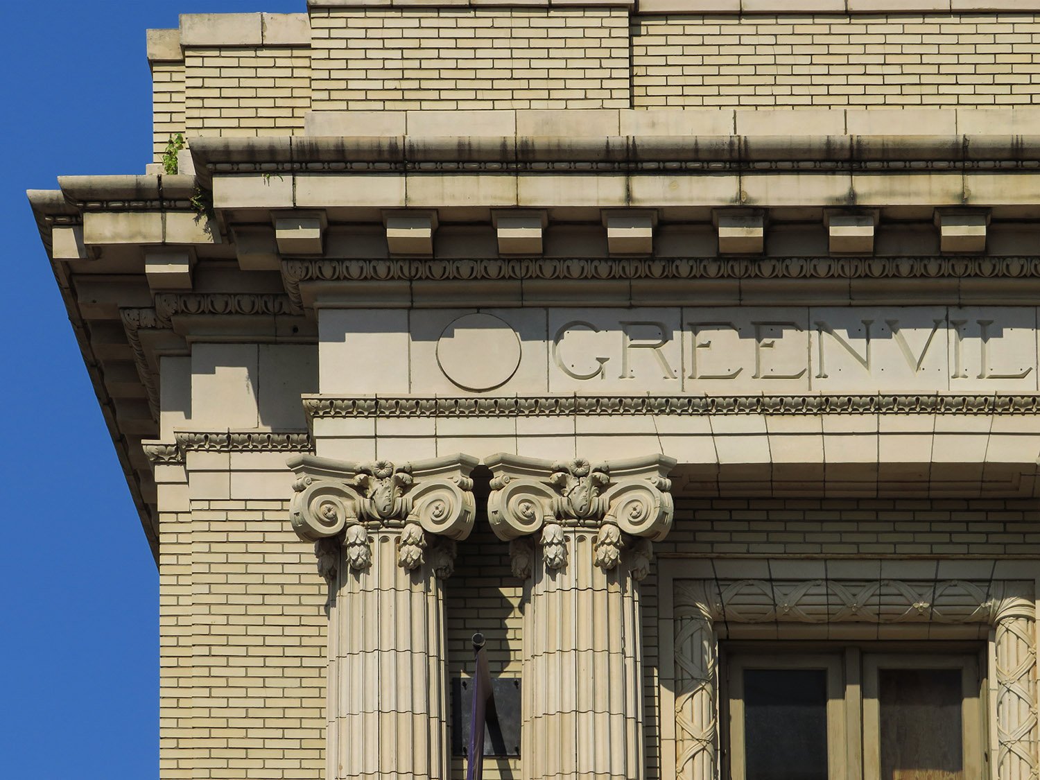 Cornice and columns on the east facade of the Greenville County Courthouse
