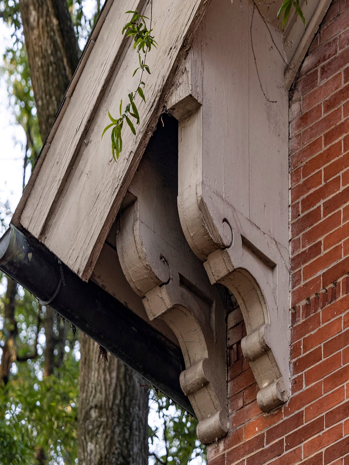 Brackets on the facade of The Priest's House
