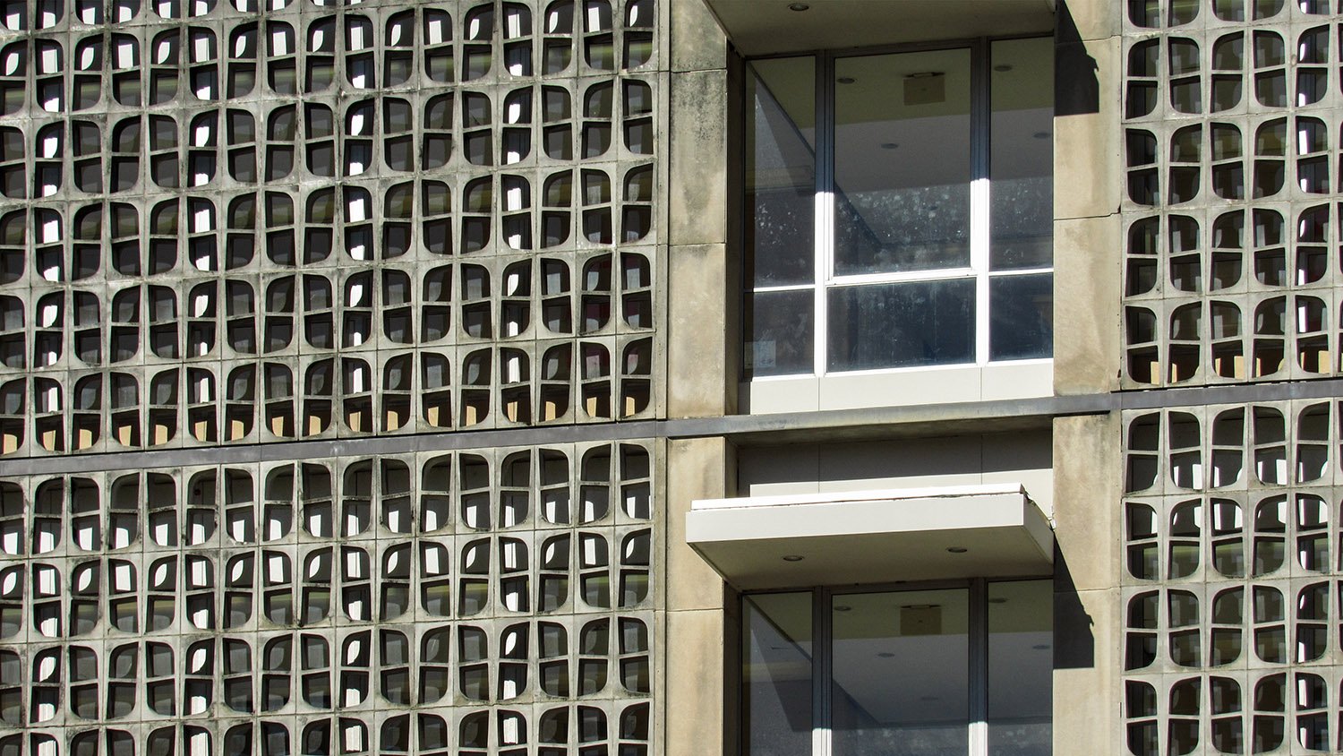 Screen wall on the south facade of the Van Leer Building