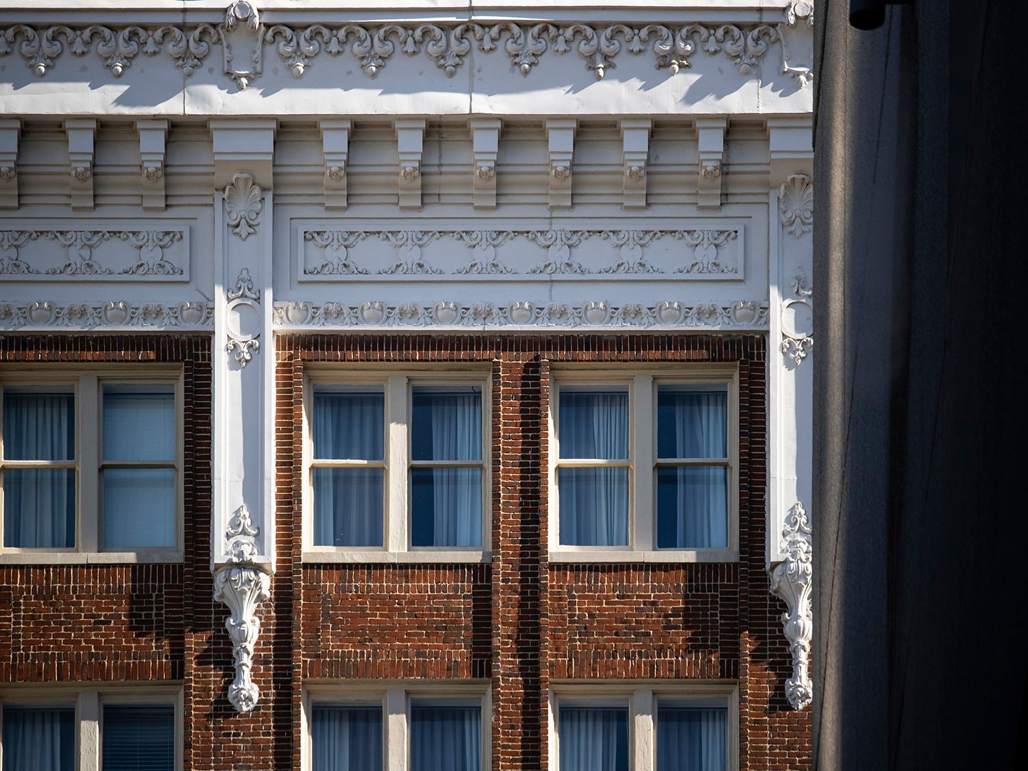 Cornice, frieze, and twelfth-floor windows on the facade of the Wynne-Claughton Building, Atlanta