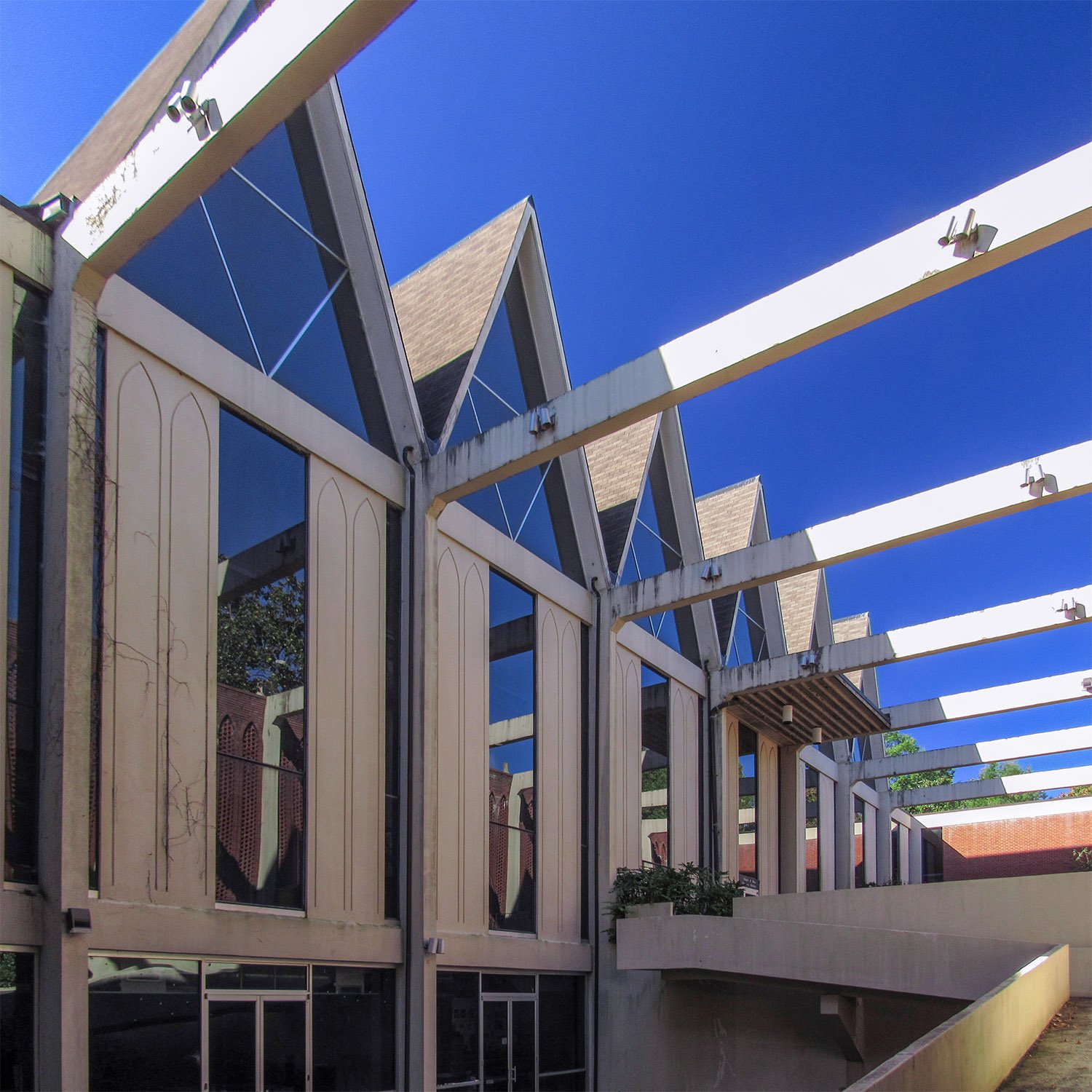 Entrance courtyard at the Dana Fine Arts Center