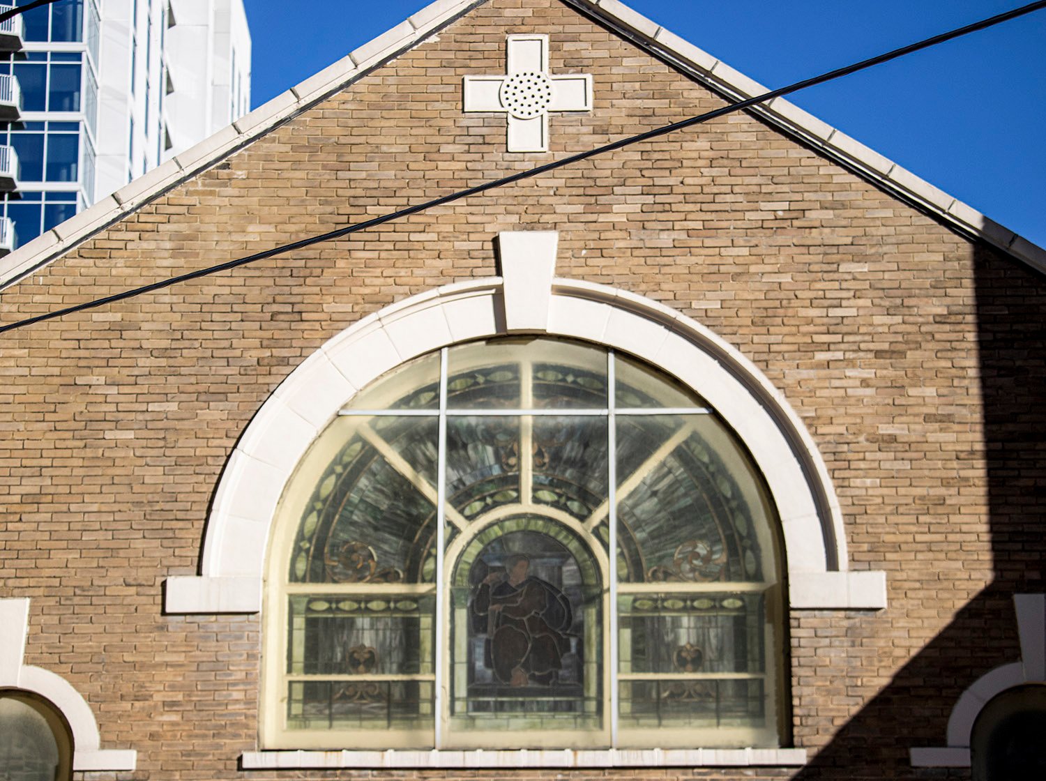 Window on the west facade of First Congregational Church, Atlanta