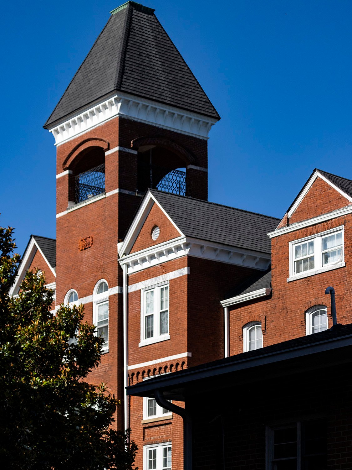 W.H. Parkins. Main Building at Atlanta Baptist Seminary, later Samuel T. Graves Hall at Morehouse College (1890). Atlanta. ￼ ￼