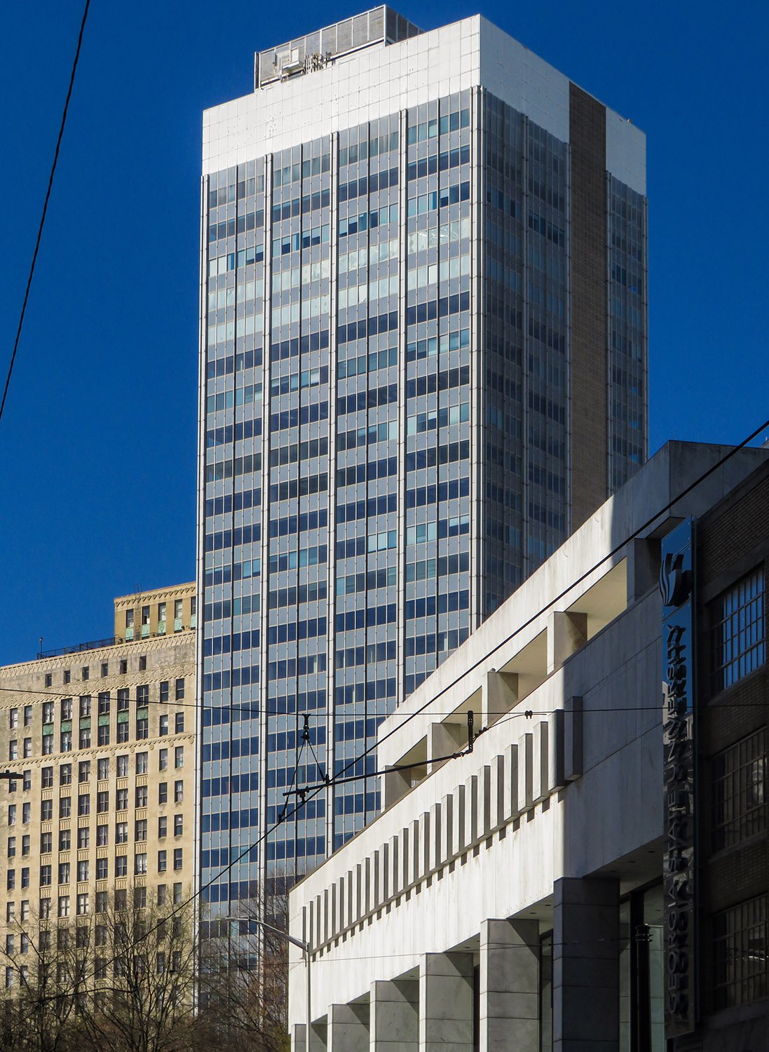 Looking at The Bank of Georgia (34 Peachtree) from Edgewood Avenue