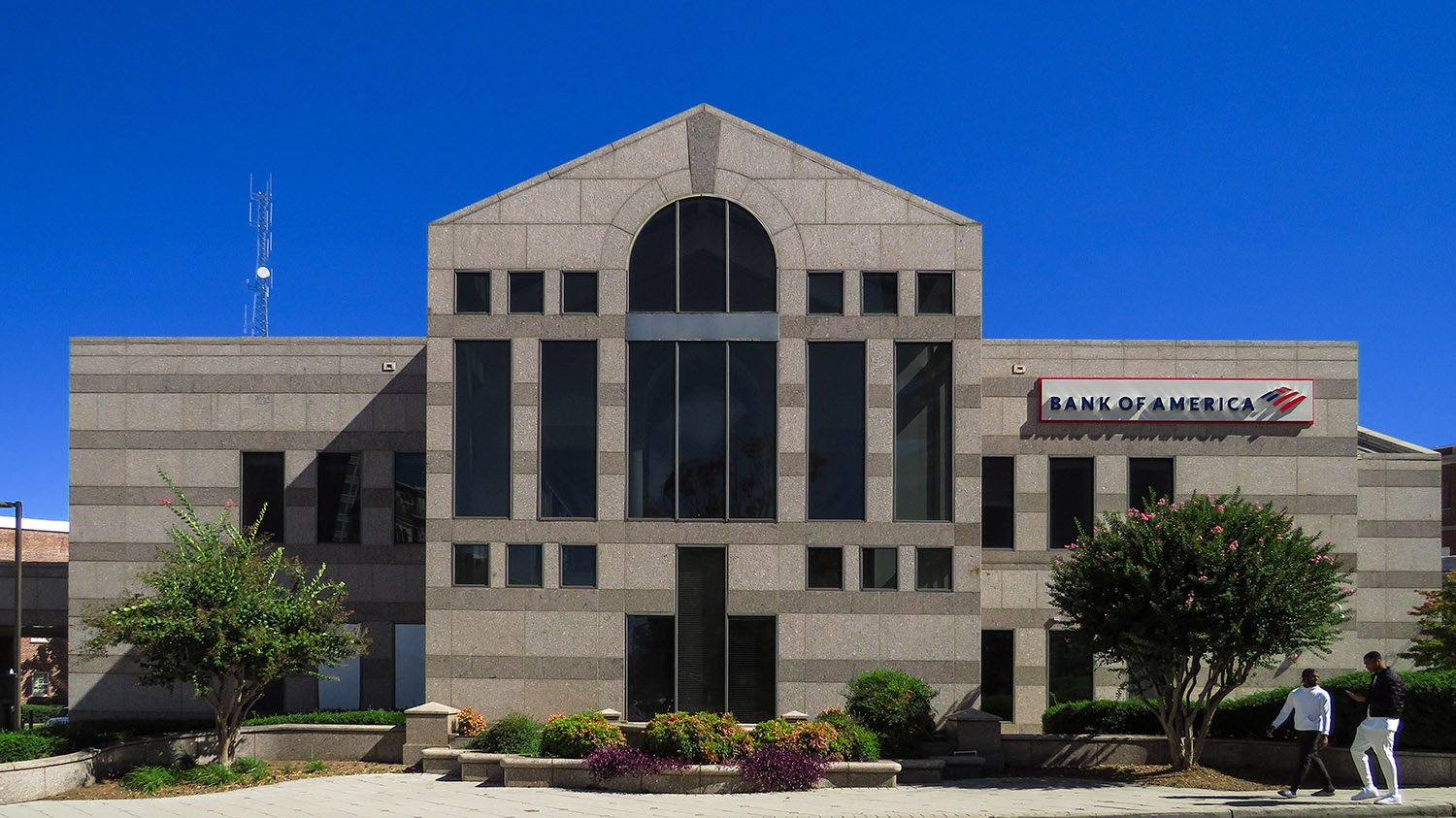 Henri Jova of Jova Busby Daniels. Bank South, Buckhead Branch (1987). Atlanta.