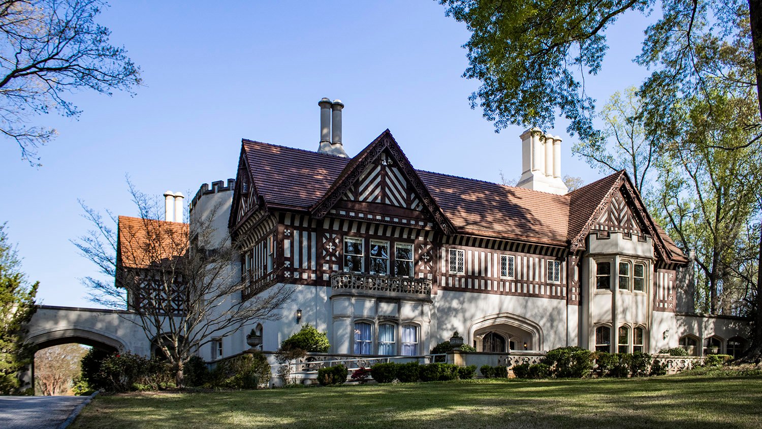 Henry Hornbostel. C. Howard Candler Residence, "Callanwolde" (1921). Druid Hills, Atlanta. ￼ ￼ ￼ ￼