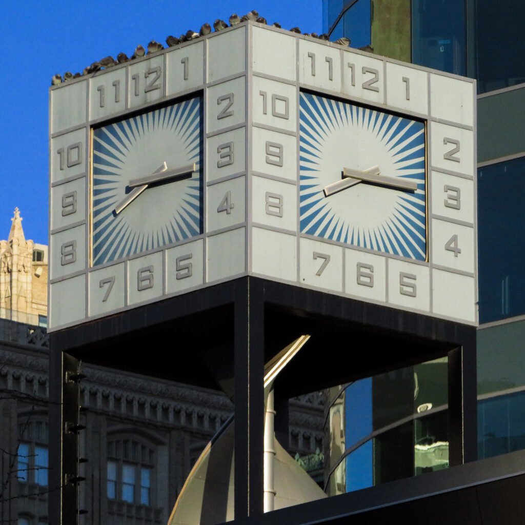 Clock at PNC Plaza, Kansas City