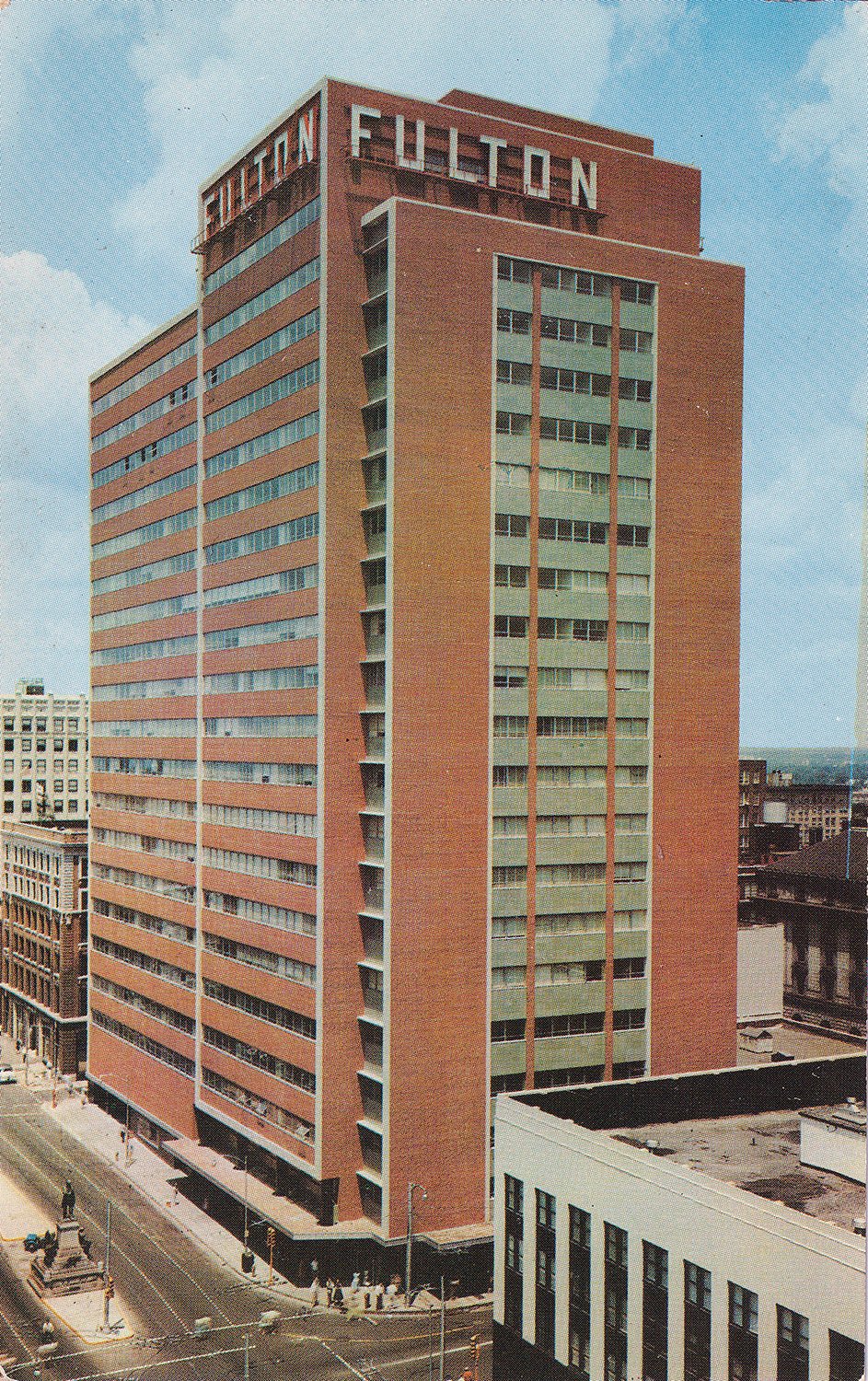 Wyatt C. Hedrick Company with Willner & Millkey. Fulton National Bank (1955). Atlanta. Photograph from an undated postcard published by Dexter Press, Inc. of West Nyack, New York.