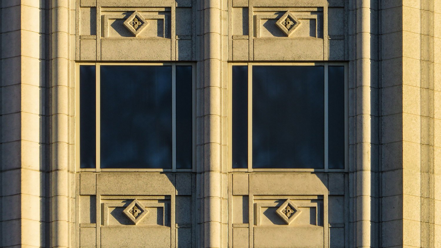 Windows and spandrels on the Jefferson-Pilot Building, Greensboro, North Carolina