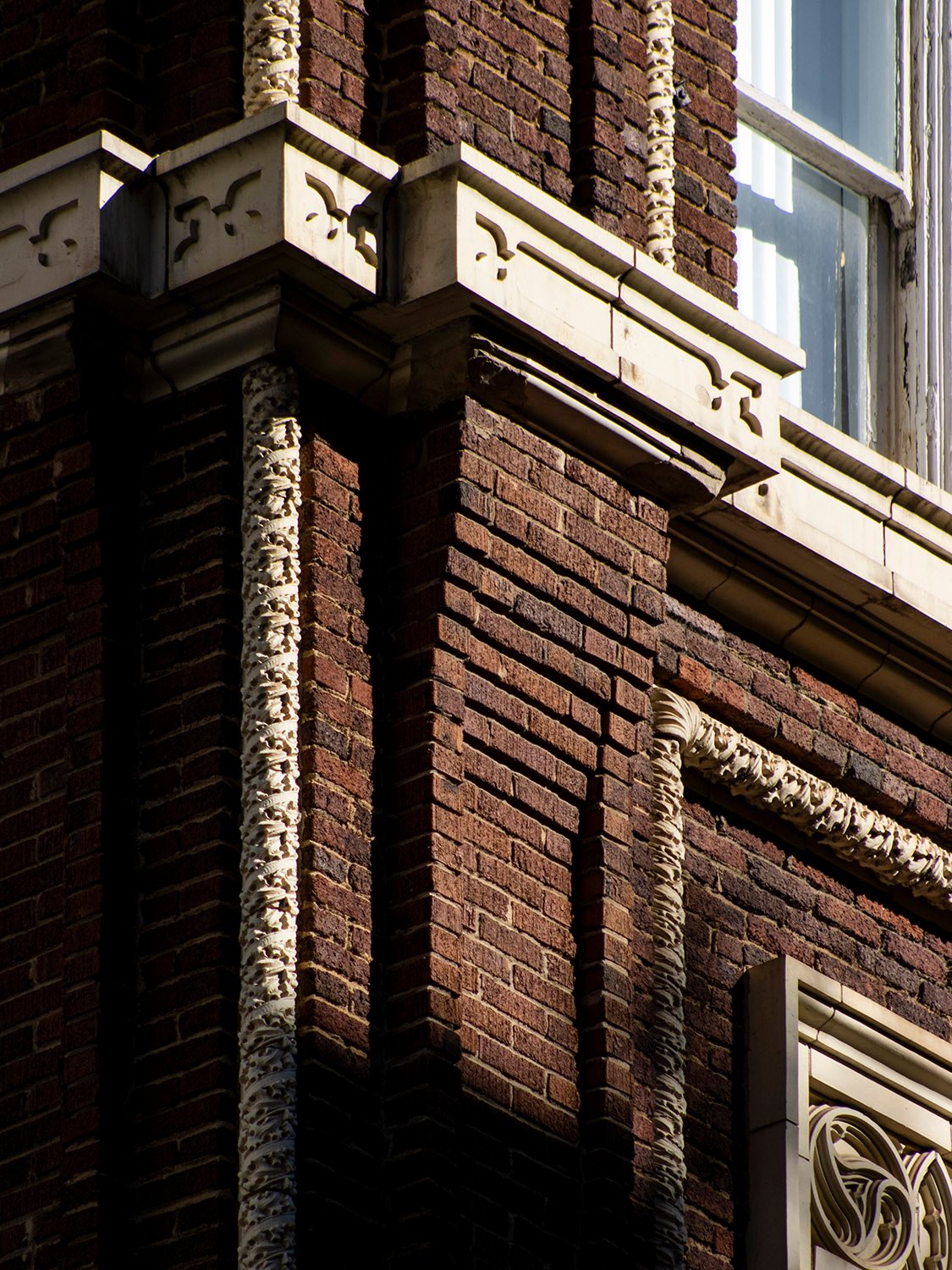 Pilaster and terracotta moulding on the facade of Atlanta Lodge