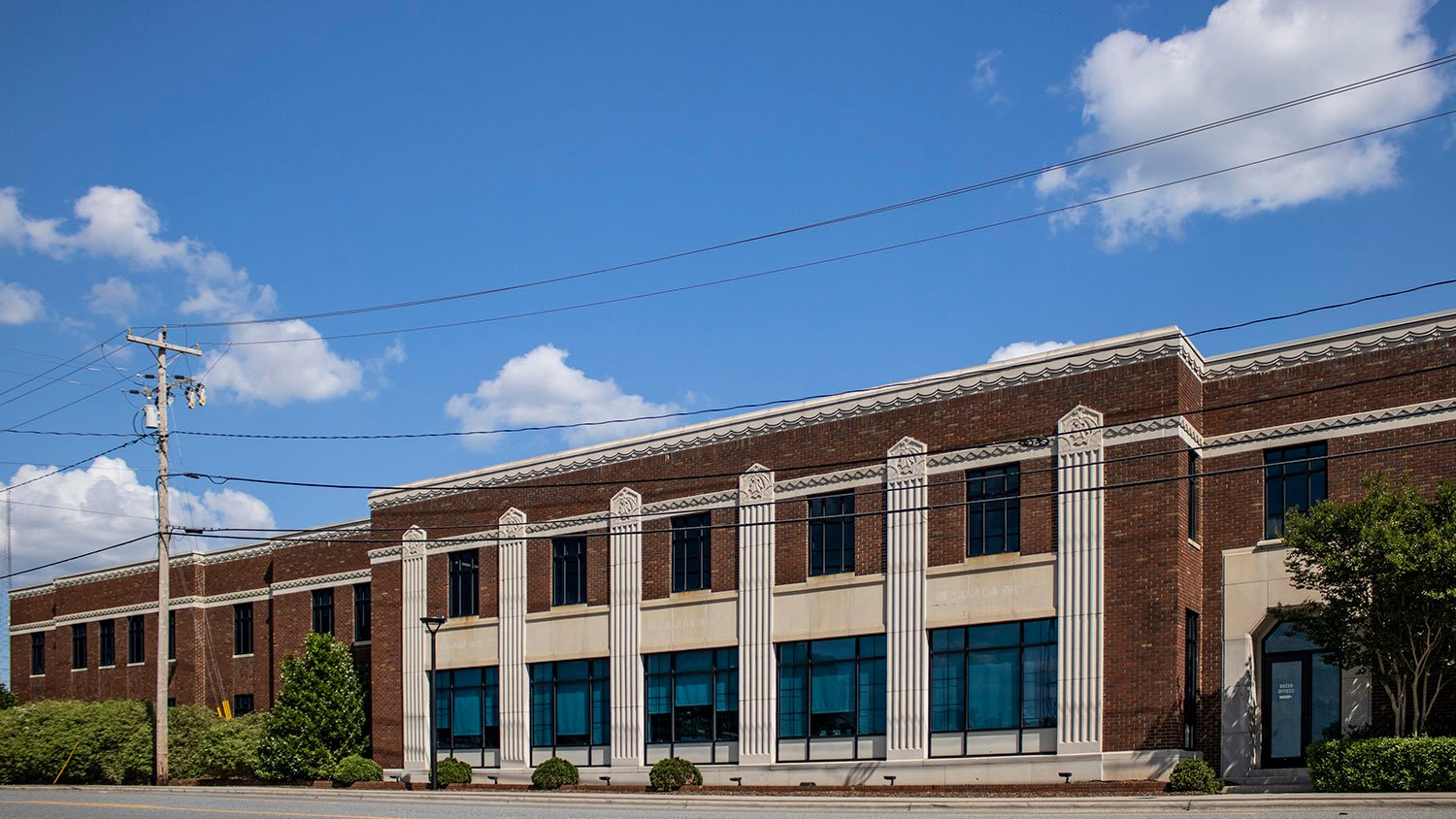 Pringle & Smith with Joseph J. Sawyer. Coca-Cola Bottling Company (1931). Greensboro, North Carolina.