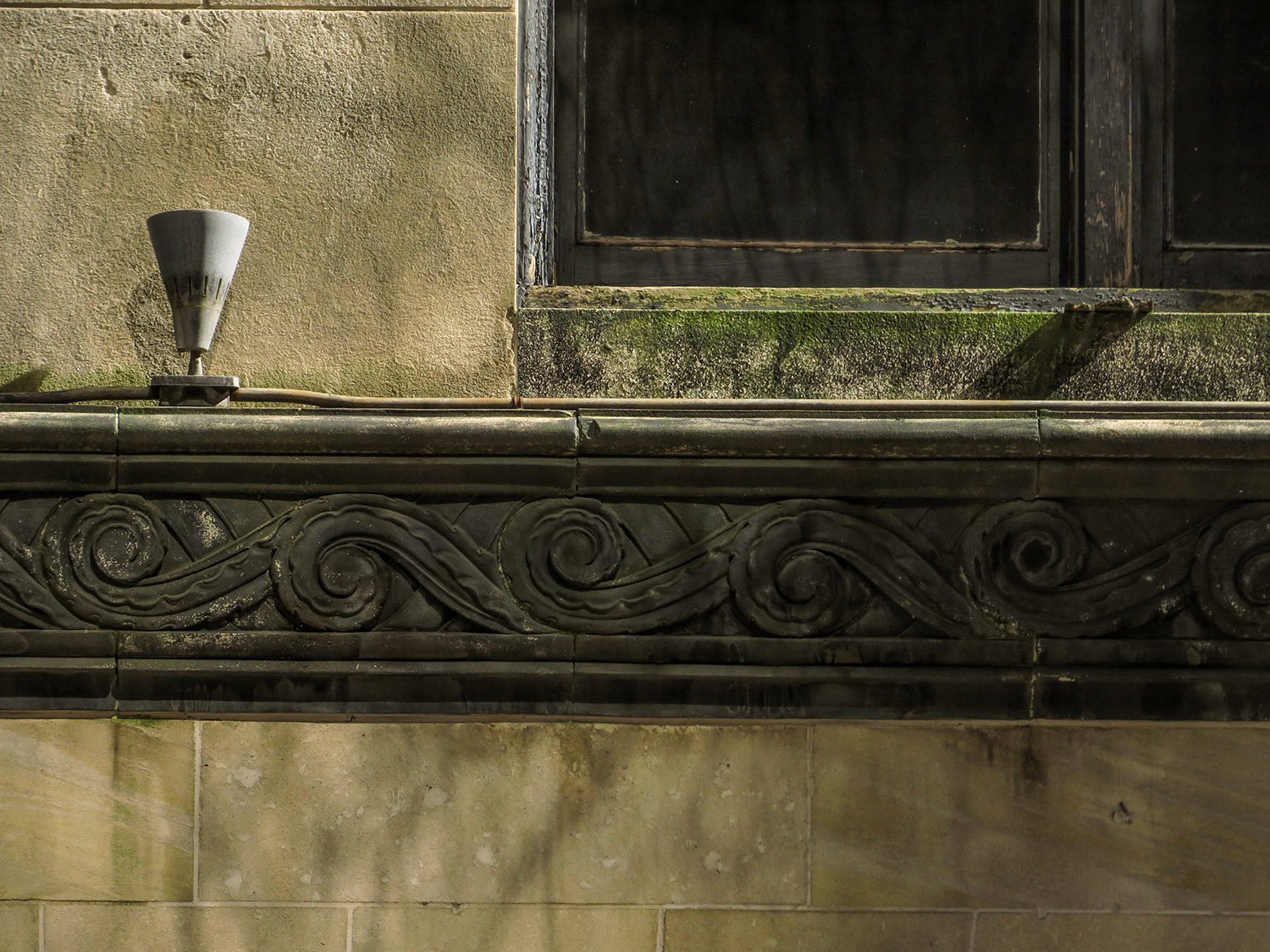 Stringcourse on the facade of Regenstein's
