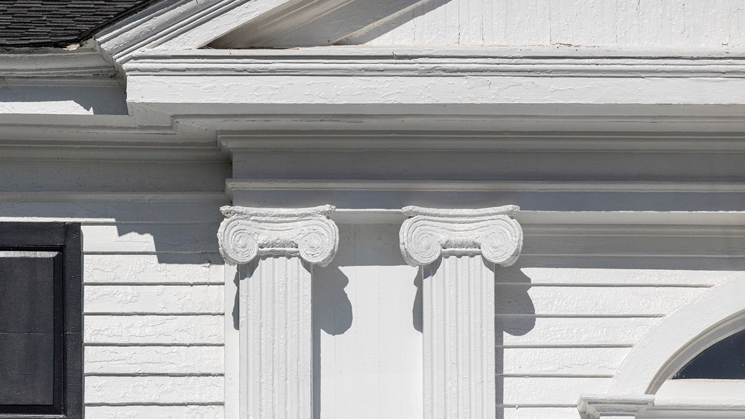 Pilasters with Ionic capitals on the J.L. Pitts Residence, Barnesville, Georgia