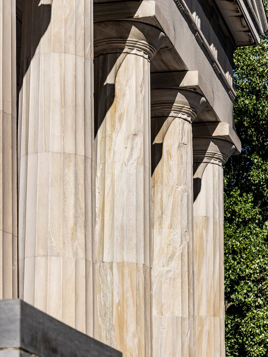 Looking at the columns of the Second Bank of the United States from the east