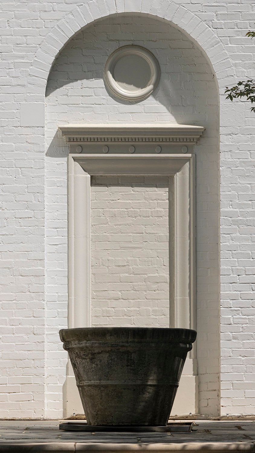 Blind arch on the facade of the Second Ponce de Leon Baptist Church