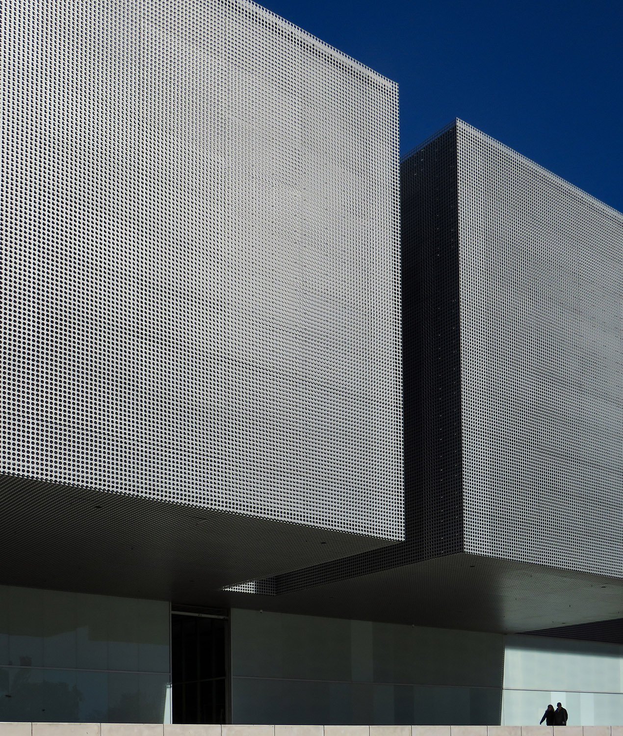 Cantilever, porch, and "slice" on the Tampa Museum of Art, Tampa